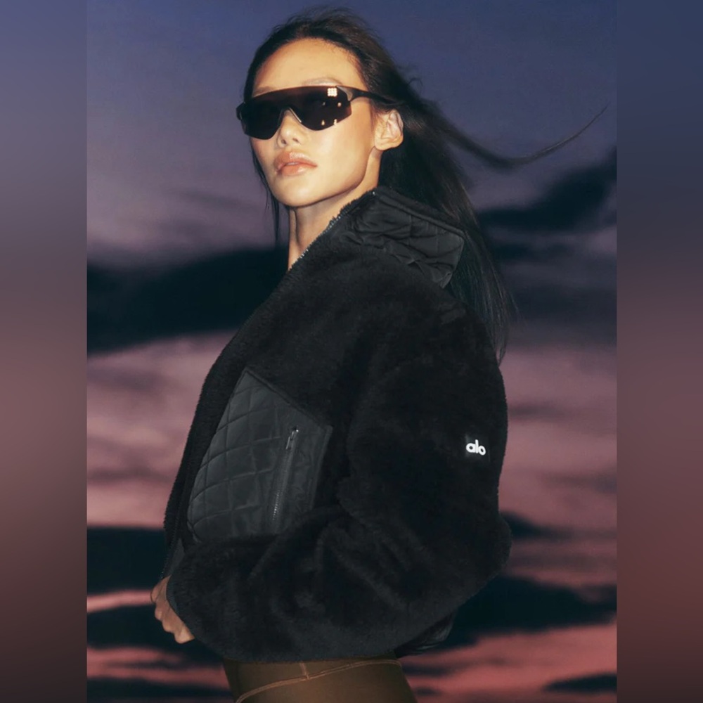 Alo Yoga Black Sherpa Edge